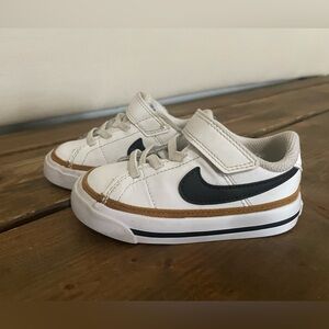 Nike court toddler size 6. Gently used